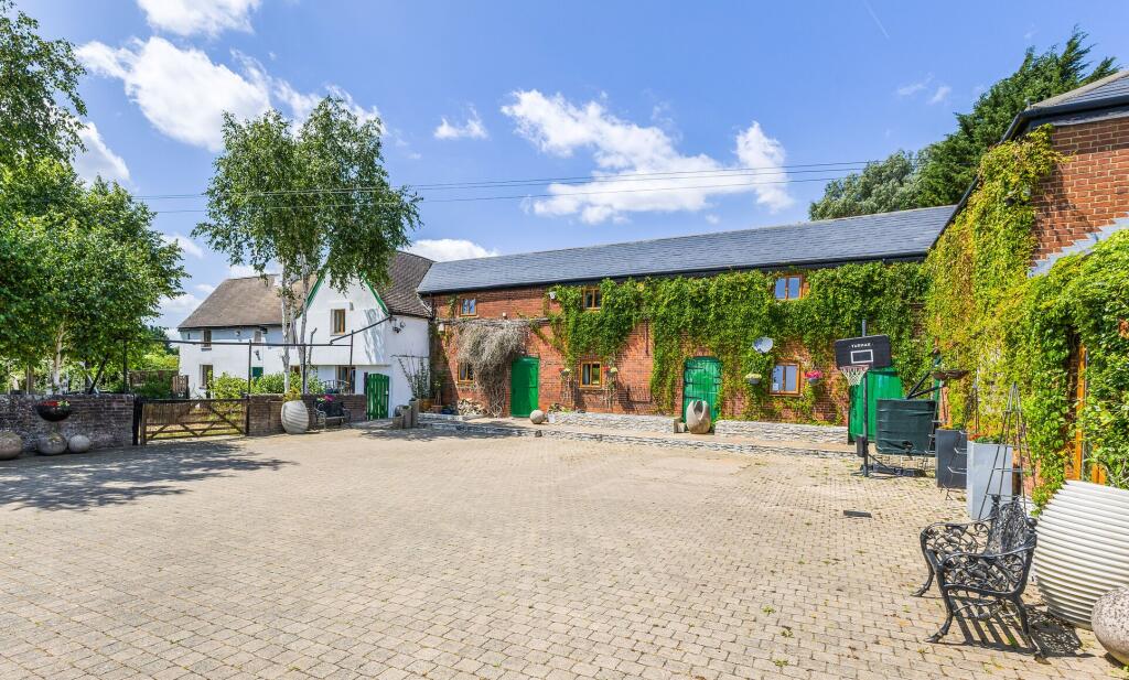 Main image of property: Lower road, Luton, LU2