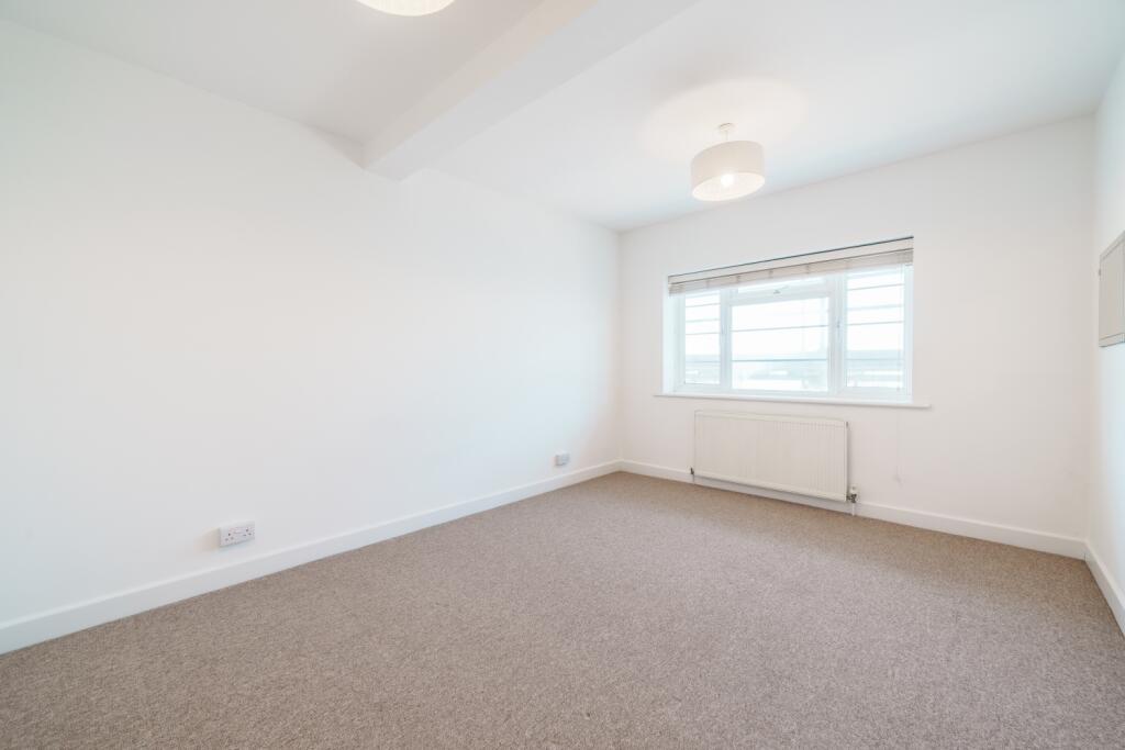 Solent Court Mansions, Lee-on-the-Solent, PO13 9LE photo 4