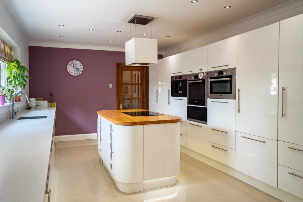 House in Worcester - View 5