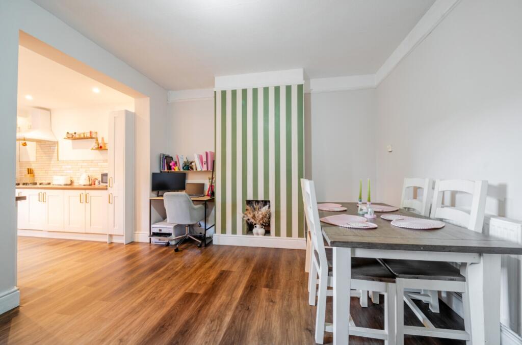 House in South Kesteven, Grantham - More