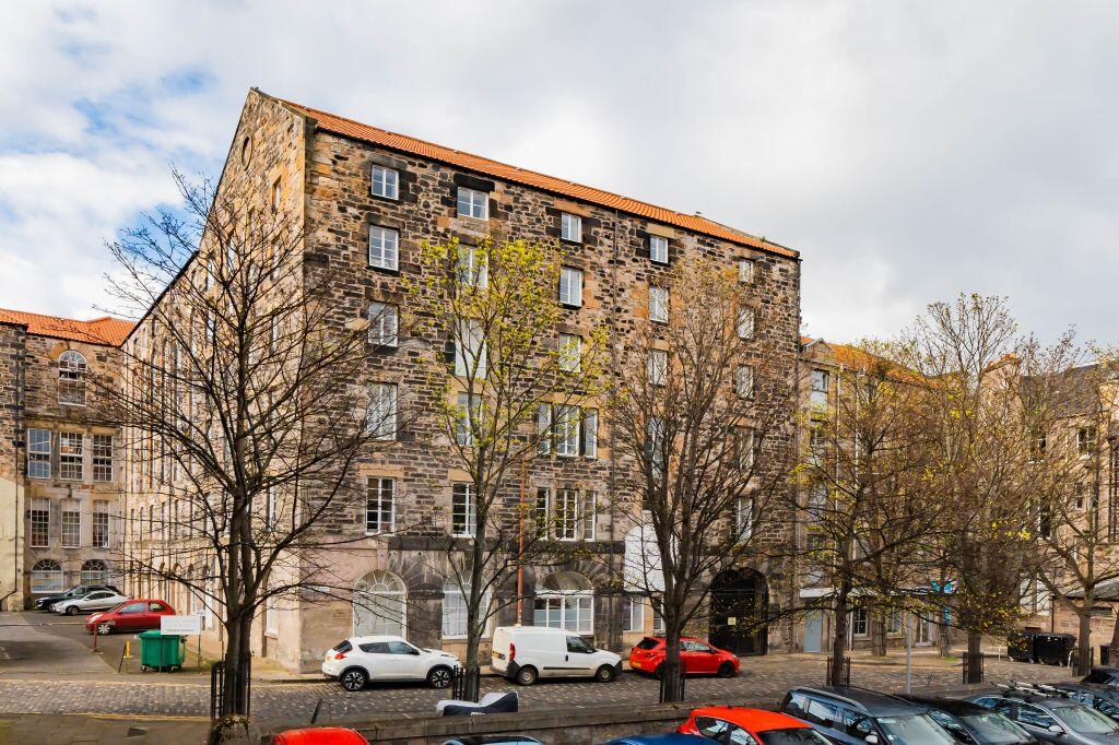 Main image of property: 16/29 Chapel Lane, Edinburgh, EH6 6SG