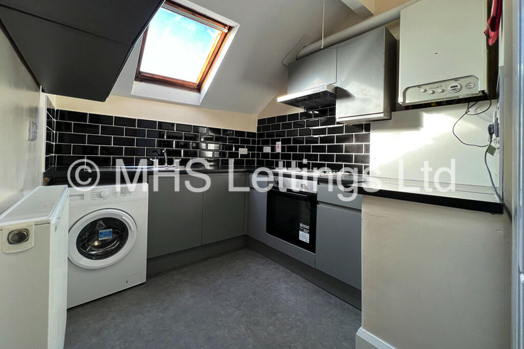 Main image of property: Flat 3, 17 Regent Park Terrace, Leeds, LS6 2AX
