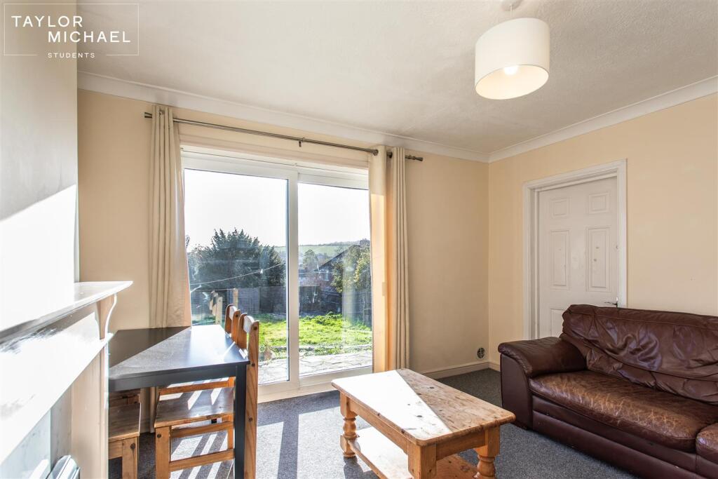 6 bedroom terraced house for rent