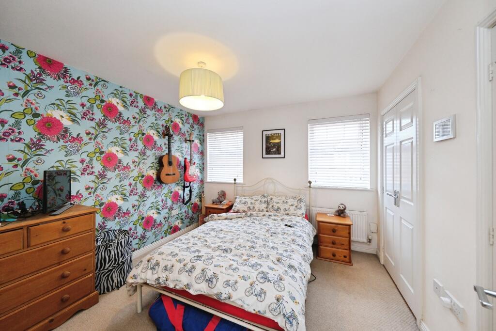 House in Mansfield, Nottinghamshire - More
