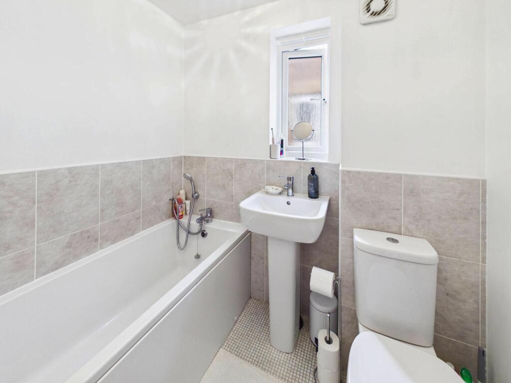 House in Wakefield, Friarwood Park, Chequerfield - View 5