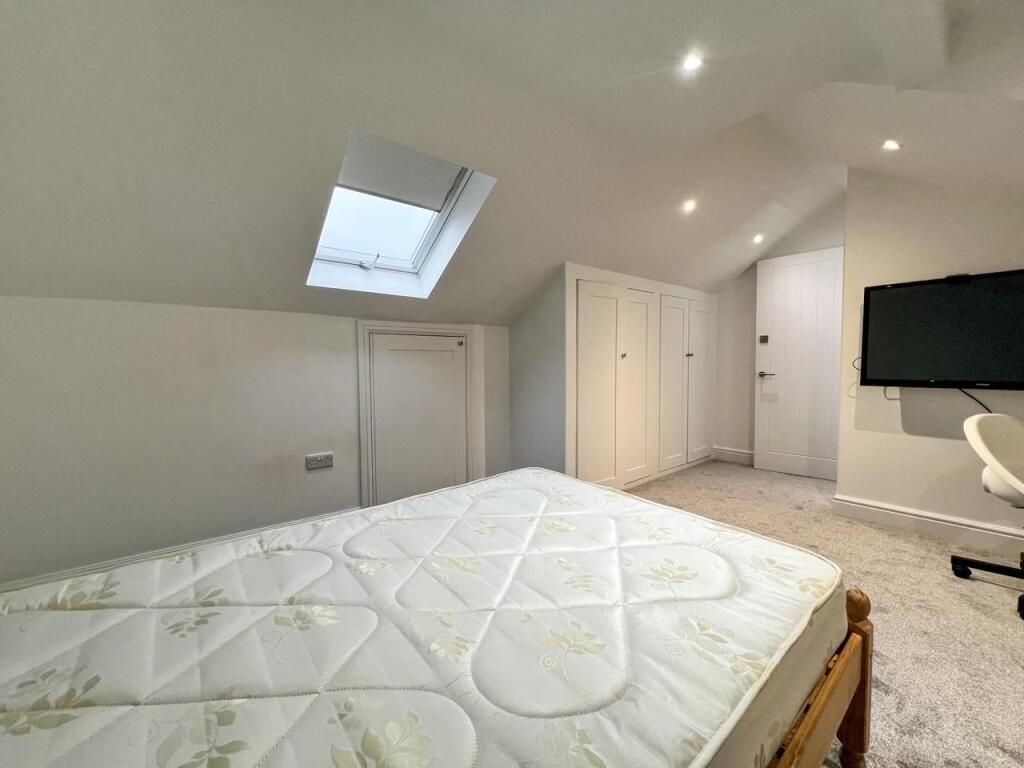 6 bedroom house for rent