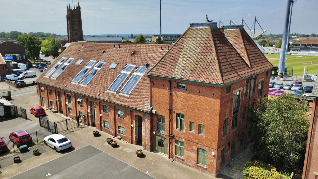 2-bed flat on The Malthouse, Canon Street, Taunton, Somerset, £235,000