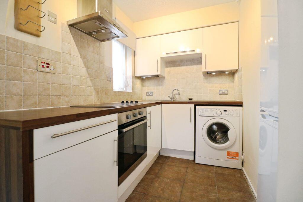 Apartment in Slough - More