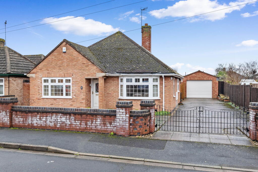 2-bed detached on 3 Aycliffe Road, Worcester WR5 3AZ, £385,000