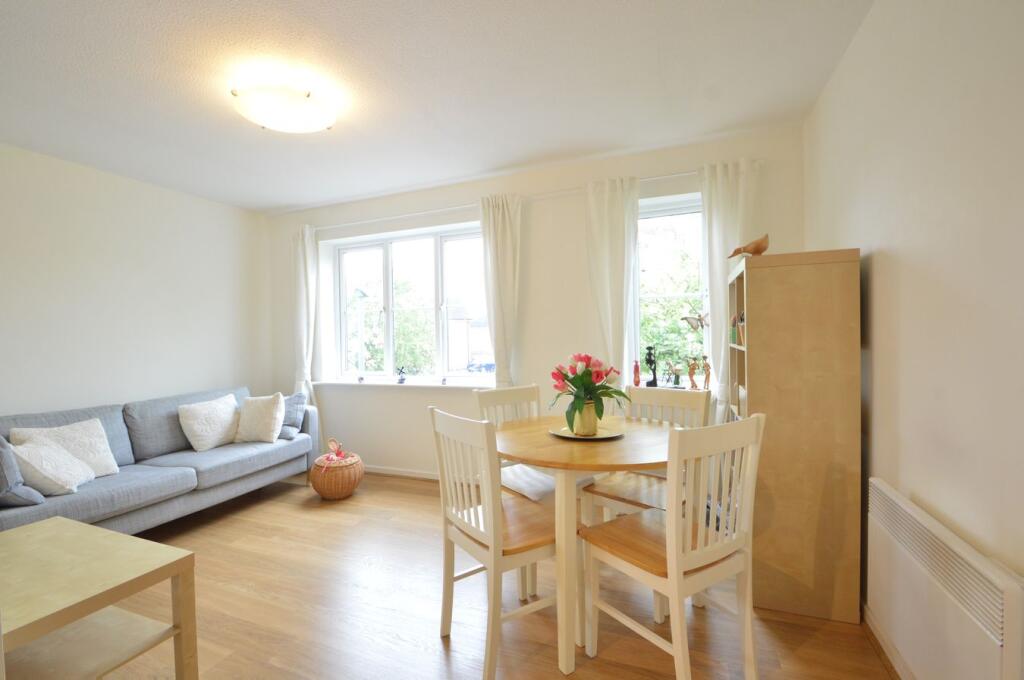 Apartment in Walton-on-Thames, Surrey - View 4