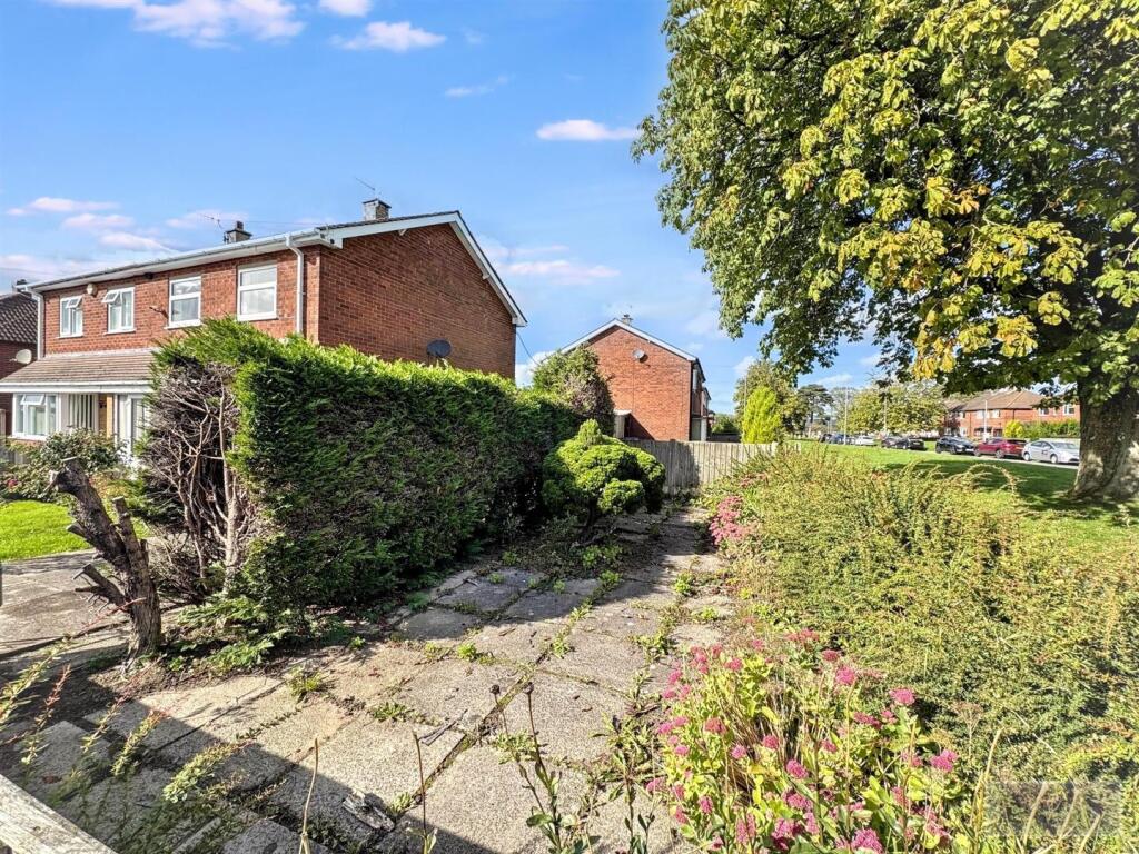 House in Staffordshire Moorlands, Leek - View 3