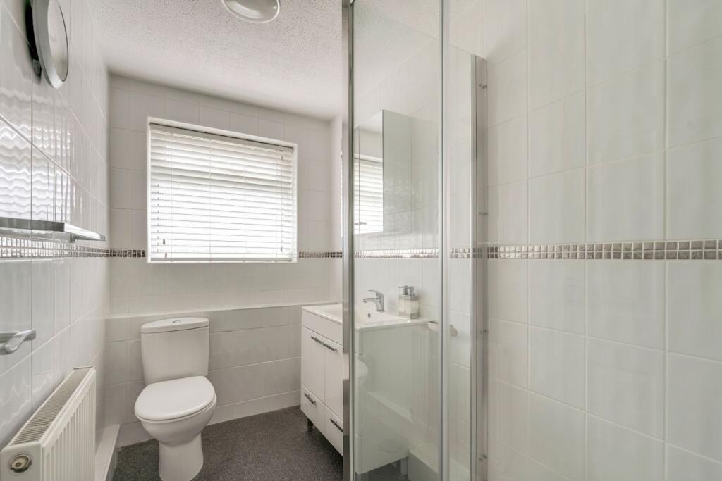 Apartment in Sutton - View 5