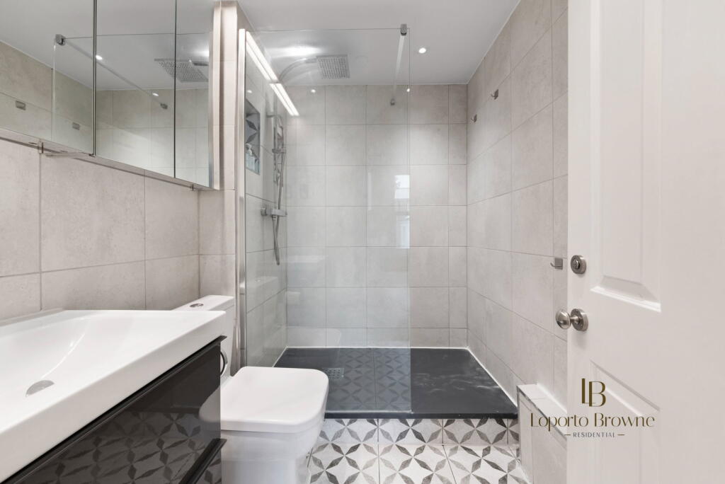 Apartment in London - View 4