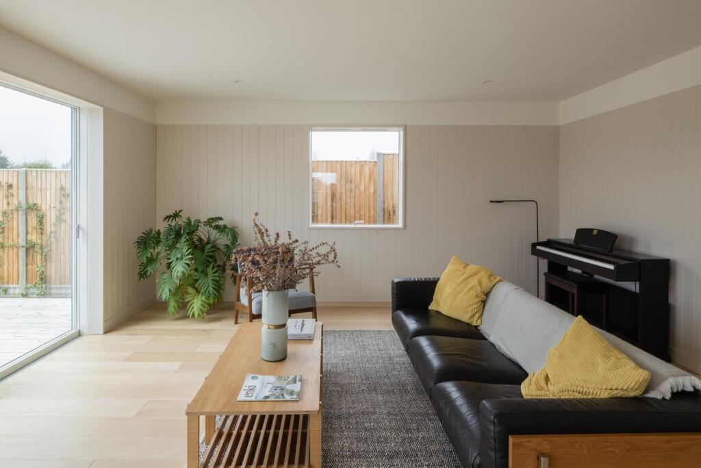 House in Redhill - View 5