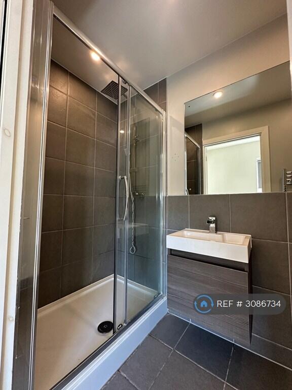 Apartment in London, Hendon - View 3