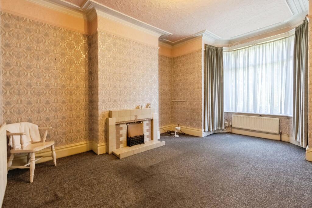 House in Leeds, West Yorkshire - View 2