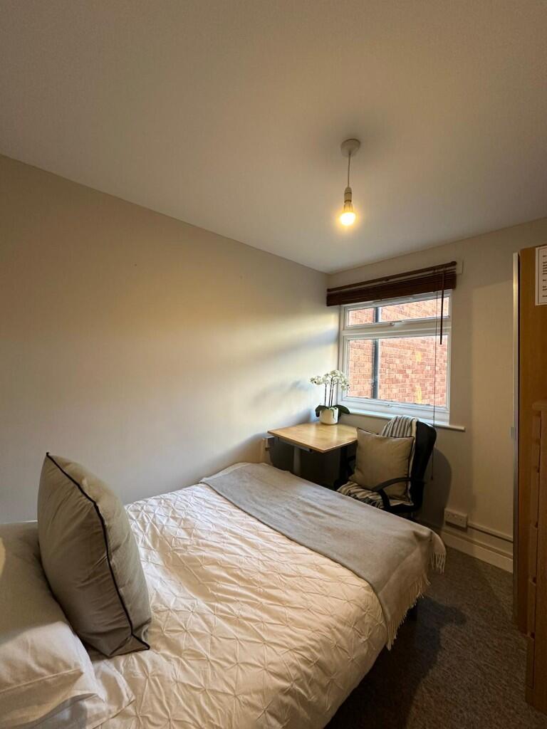 4 bedroom link detached house for rent