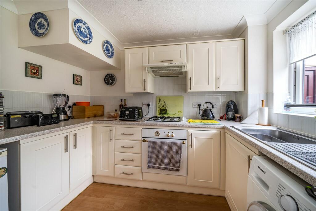 Aspen Park Drive, Watford, Hertfordshire, WD25 photo 4