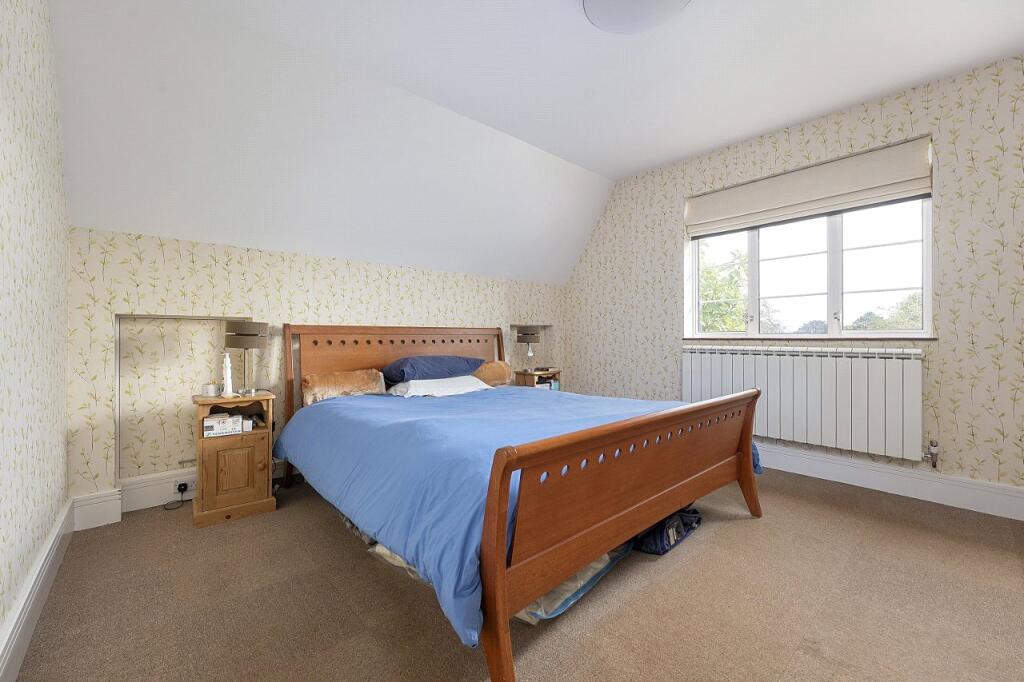 House in London, Carshalton Beeches - More