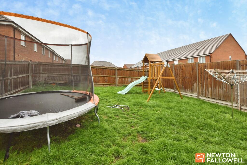Buzzard Way, East Leake, LE12 photo 3