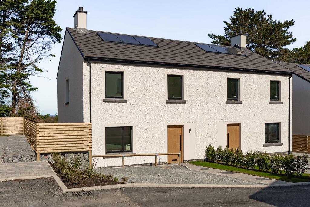 Main image of property: Y Bluen Goch, Dwygyfylchi, LL34