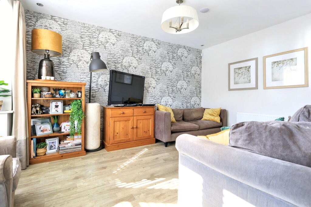 Centenary Way, Witney, Oxfordshire, OX29 7AN photo 3