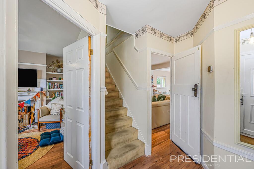 House in London - View 2