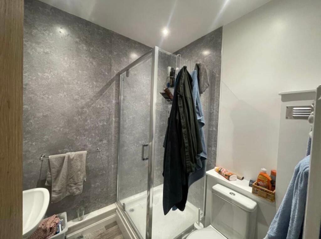 6 bedroom house for rent