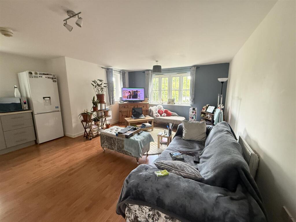 Apartment in Burton-on-Trent, Shobnall - View 5