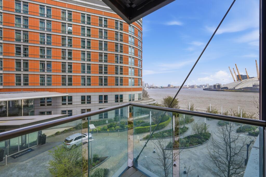 Main image of property: New Providence Wharf, Canary Wharf, E14