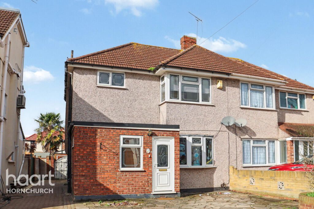 Main image of property: Calbourne Avenue, HORNCHURCH