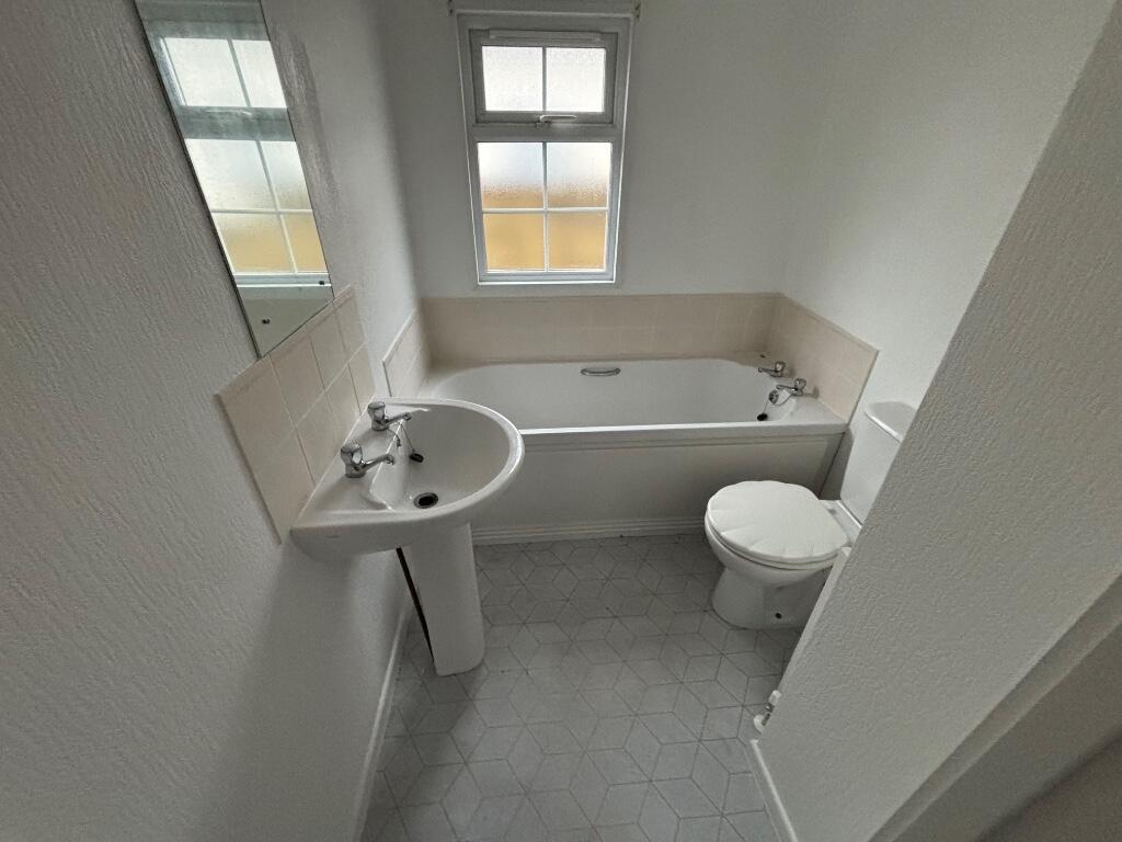 10 Westminster Close photo 5