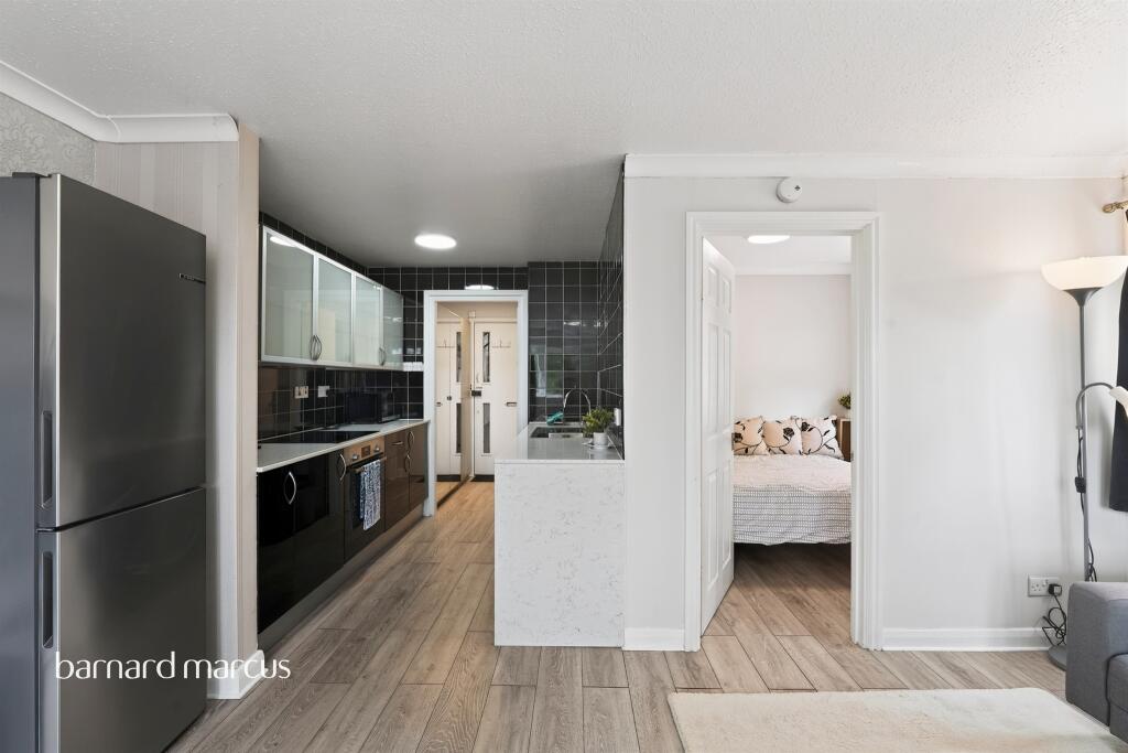 Apartment in Kingston upon Thames - View 5