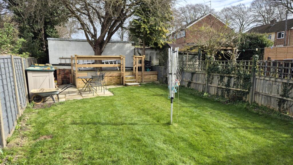 Main image of property: Oakwell Close, Dunstable, LU6