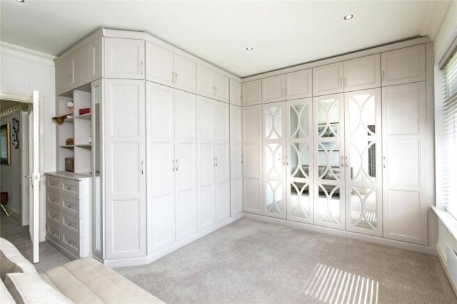 Dress Area Or Bed 4