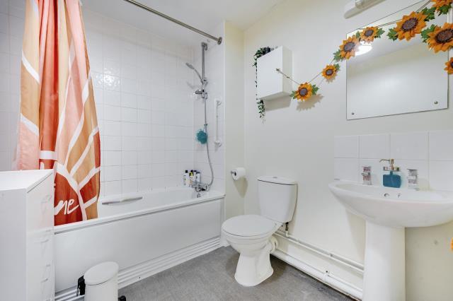 Apartment in Basingstoke and Deane, Basingstoke - More