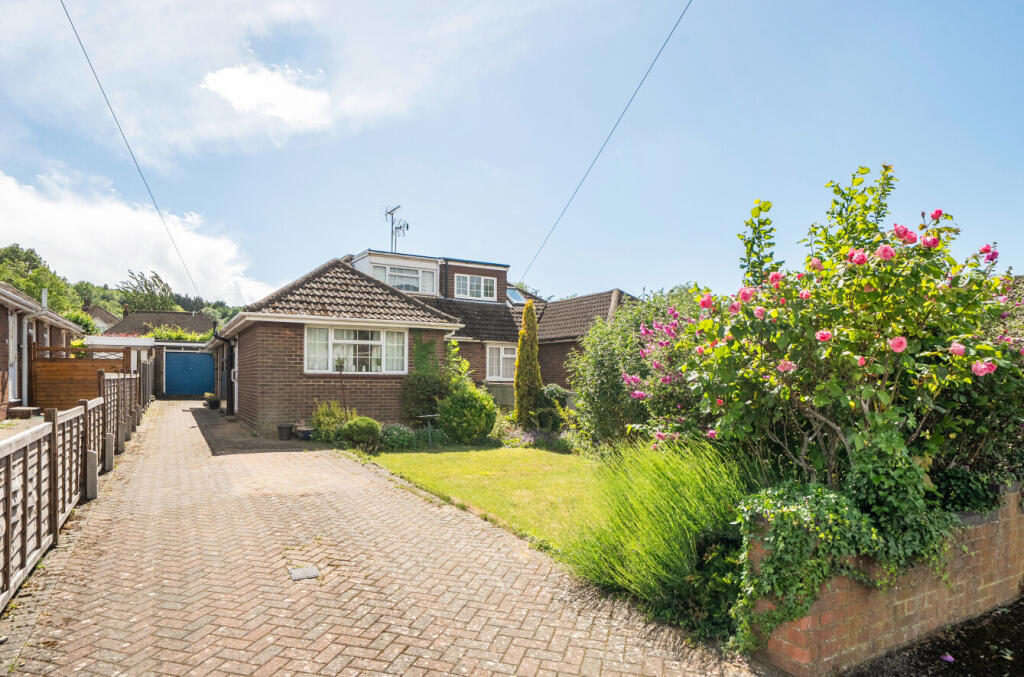 Main image of property: Buttercup Close, Dunstable, Bedfordshire