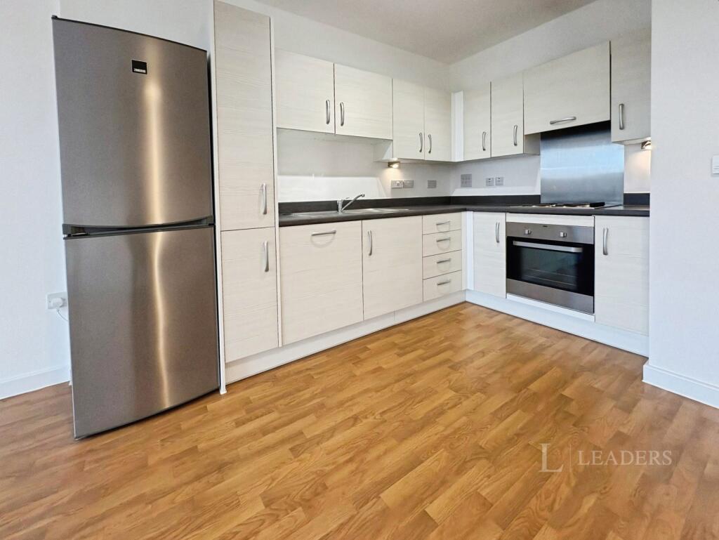 Apartment in Cambridge, Trumpington - View 5