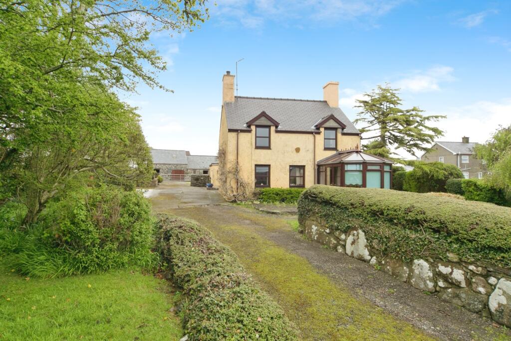 3-bed detached on Chwilog, Pwllheli, Gwynedd, LL53, £425,000