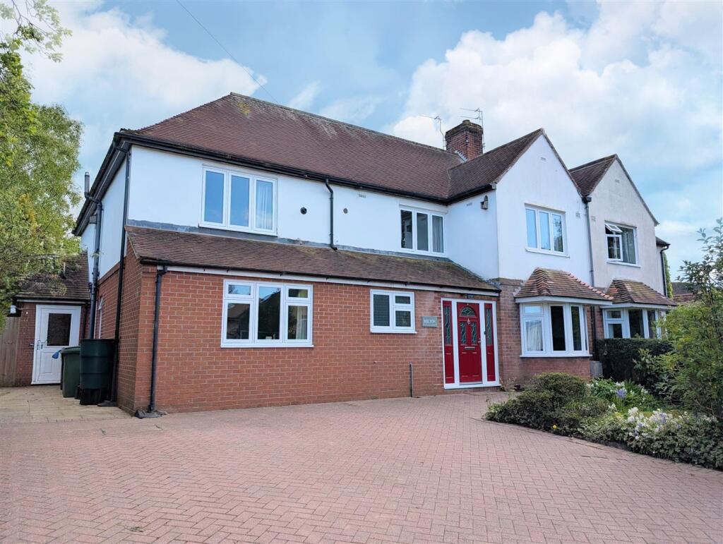 Main image of property: Hilton, David Avenue, Pontesbury, Shrewsbury, SY5 0QB