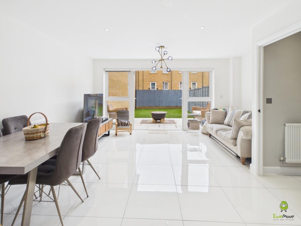 30 Foster Drive, Dartford photo 3