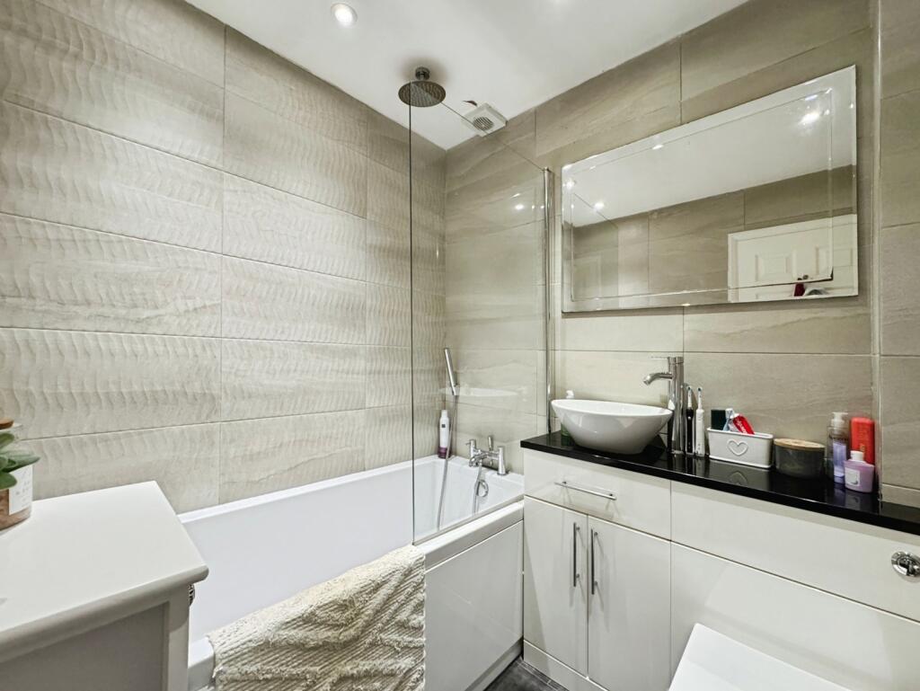 House in Binfield, Bracknell Forest - View 5