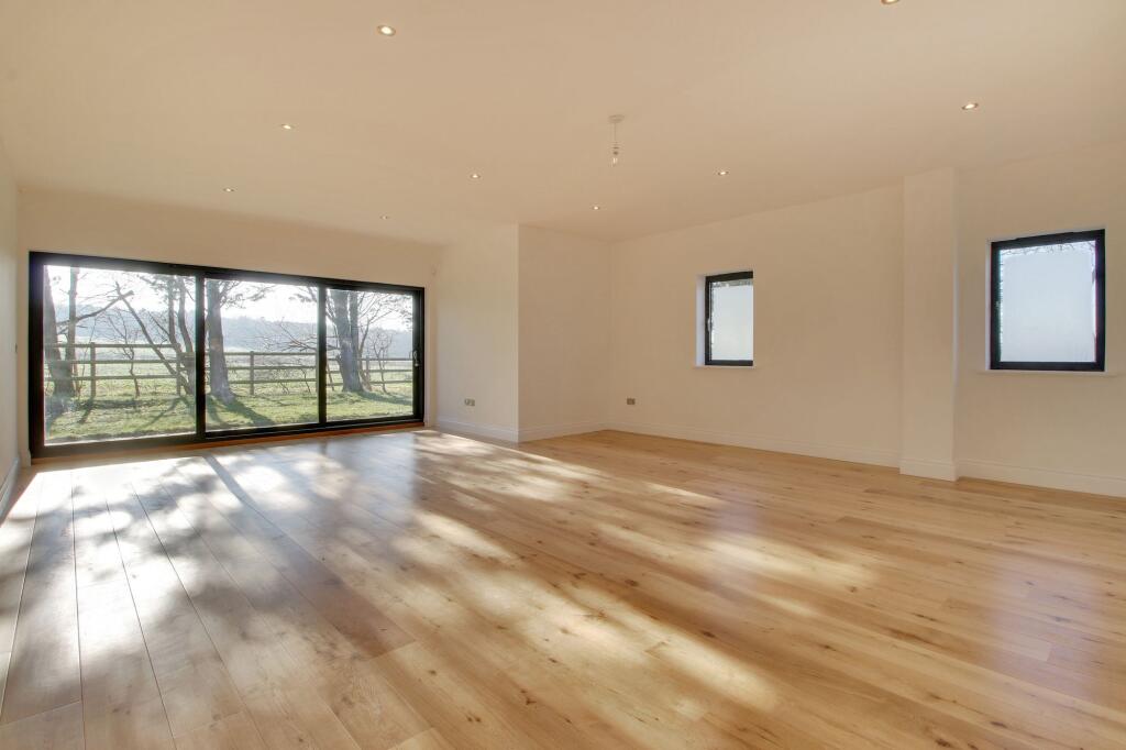 2, Oakview Place, Little Horsted, TN22 photo 4