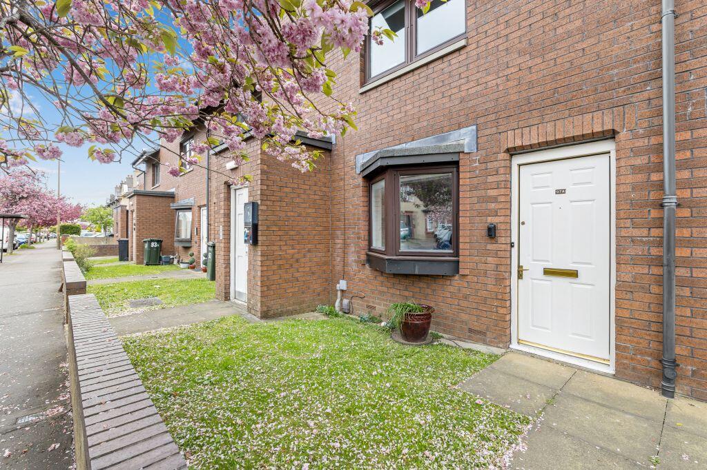 Main image of property: 97a, Saughtonhall Drive, Edinburgh, EH12 5TR