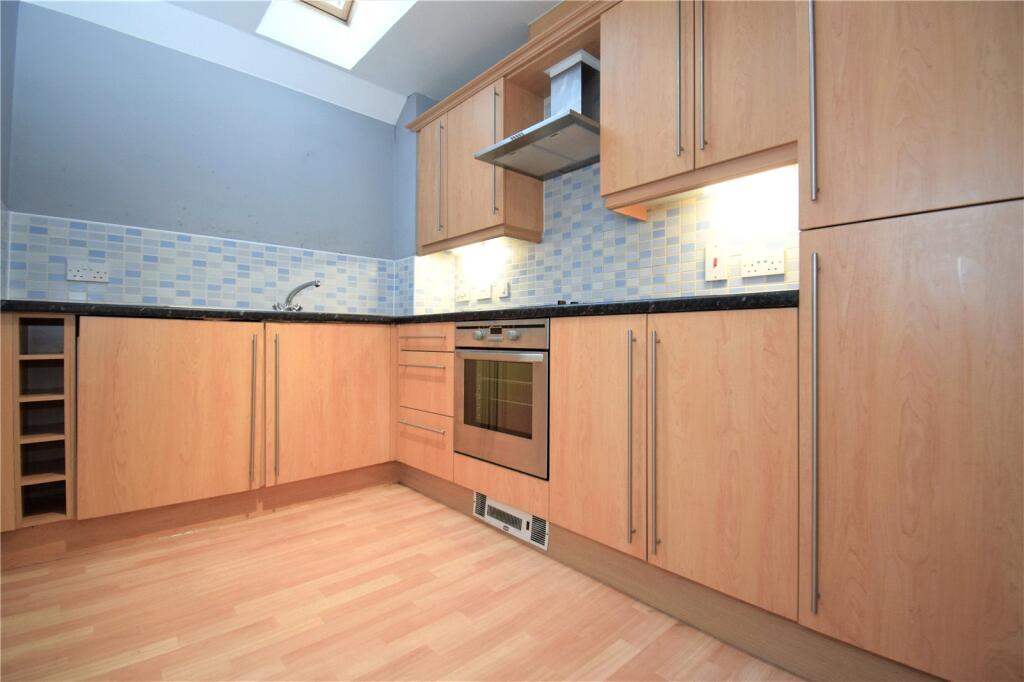 Old College Road, Newbury, Berkshire, RG14 photo 3