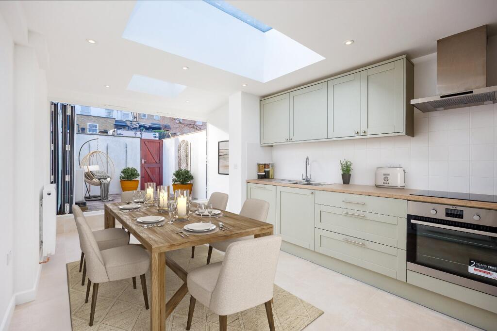 Walpole Place, Teddington, TW11 photo 4