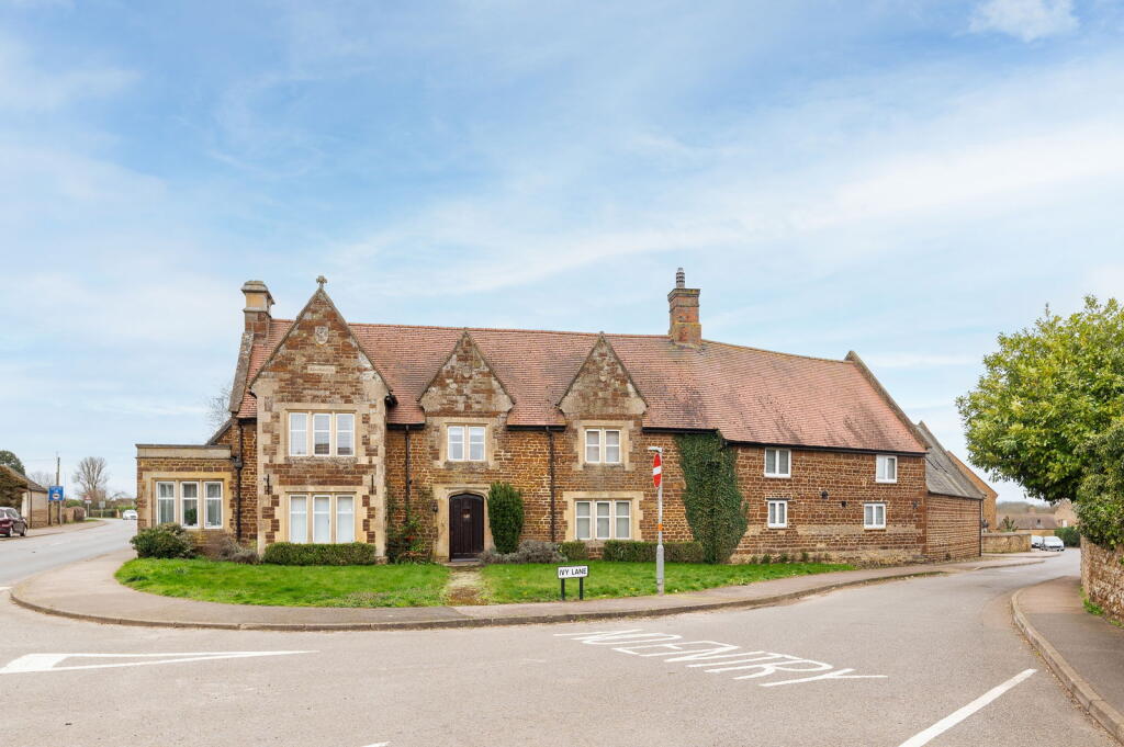 House in Finedon, North Northamptonshire - View 2