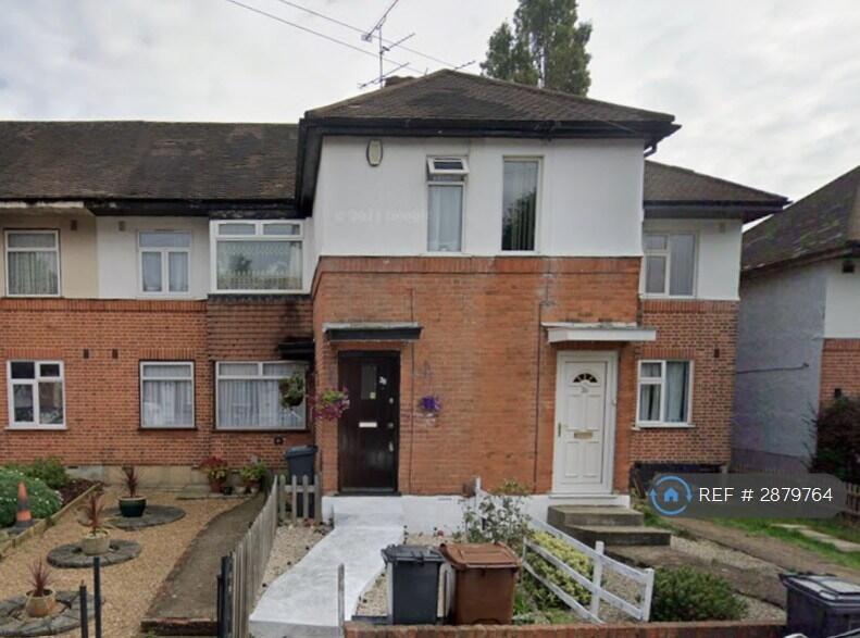 2 Bedroom House with Garden, Grantham Gardens, Romford, RM6