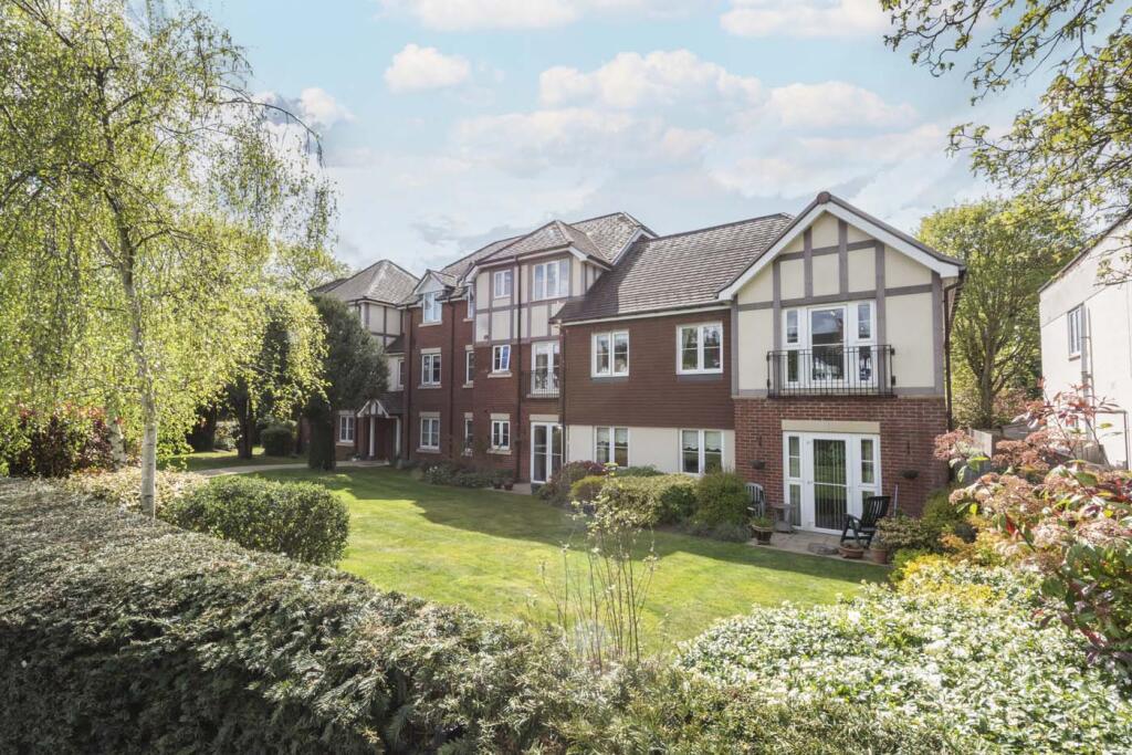 Apartment in Solihull, West Midlands - View 2