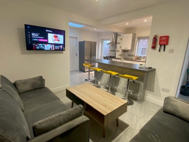 Main image of property: Coventry Road - 6 bed - ex bills, Beeston, East Midlands, NG9